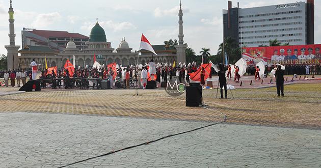 Bahana Barelang Corp Pukau Warga Saat Penurunan Bendera HUT RI di Batam